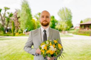 bukiet panny młodej, kwiaty na ślub, kwiaty na wesele, pan młody