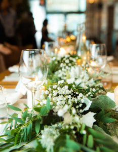 kwiaty na stół, girlanda, kwiaty na wesele, kwiaty na ślub