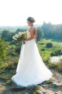 panna młoda, bukiet panny młodej, kwiaty na wesele, kwiaty na ślub