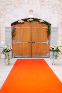 kompozycja wejściowa, kwiaty na wesele, kwiaty na ślub, bramka kwiatowa