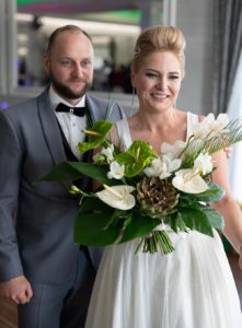 para młoda, bukiet panny młodej, tropikalny bukiet, kwiaty na wesele, kwiaty na ślub