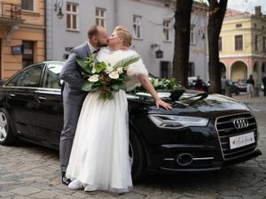 para młoda, bukiet panny młodej, tropikalny bukiet, ozdoba auta, kwiaty na wesele, kwiaty na ślub