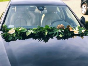 ozdoba auta, kwiaty na wesele, kwiaty na ślub, tropikalne wesele