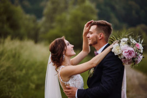 bukiet panny młodej, kwiaty na ślub, kwiaty na wesele, para młoda