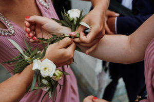 bransoletka kwiatowa, świadkowa, kwiaty na ślub, kwiaty na wesele